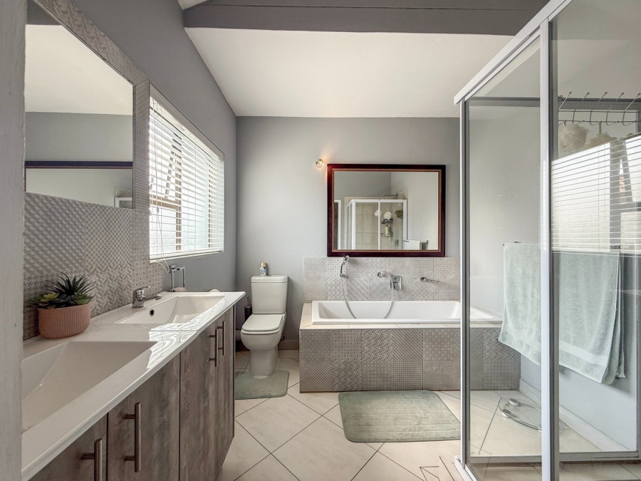 7 Bedroom Property for Sale in Melodie North West